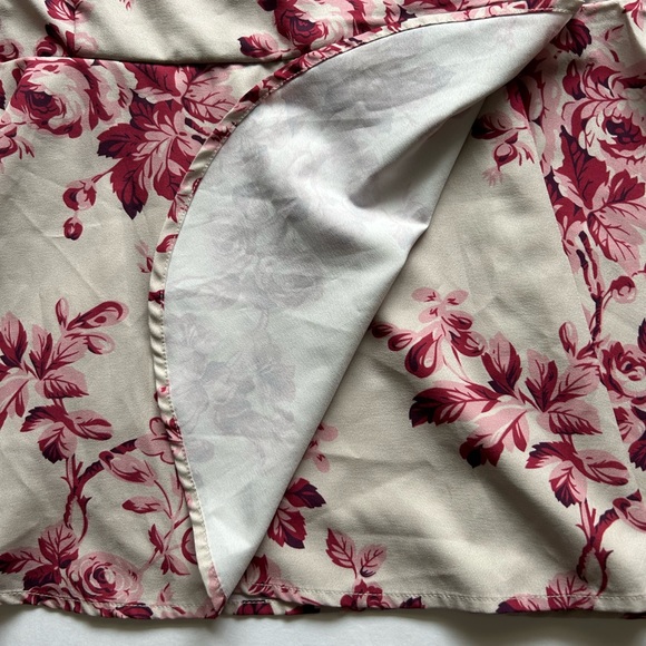 Shein Floral V neck top - Picture 9 of 9